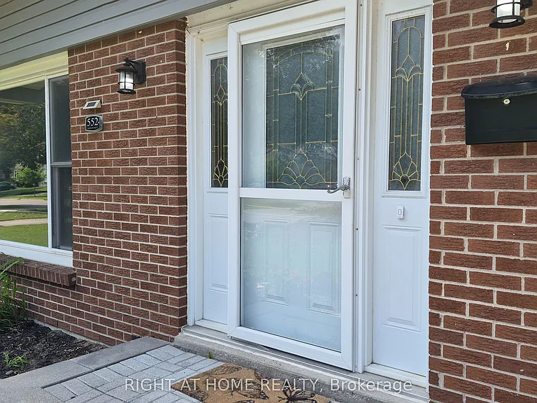 552 Grandview St S — Photo 2