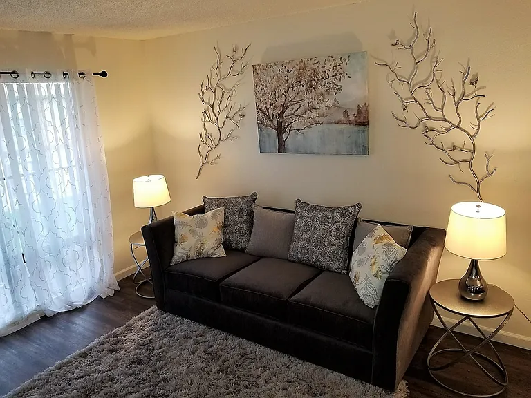 Sunrise Apartments — Photo 3