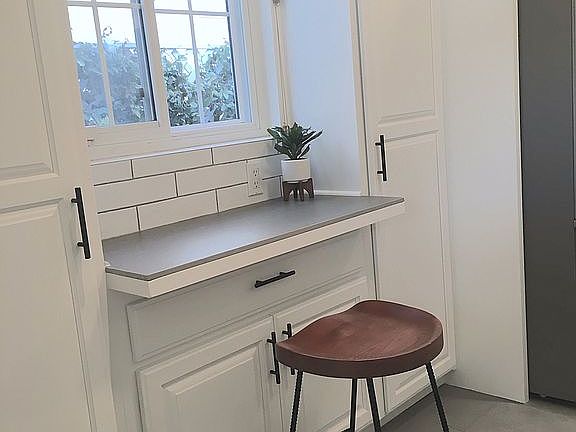 4th image of 3021 Glenn Ave