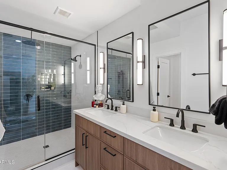 8614 E Highland Ave — Photo 33