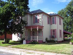 2nd image of 211 Roe St