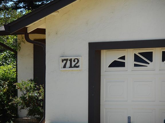 2nd image of 712 Clayton Ct