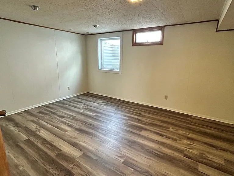 2015 Miles Ave — Photo 10