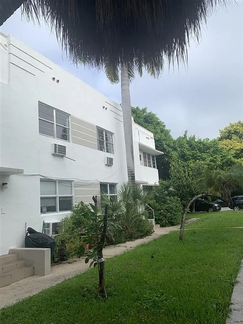 Miami Beach Studio Haven — Photo 1