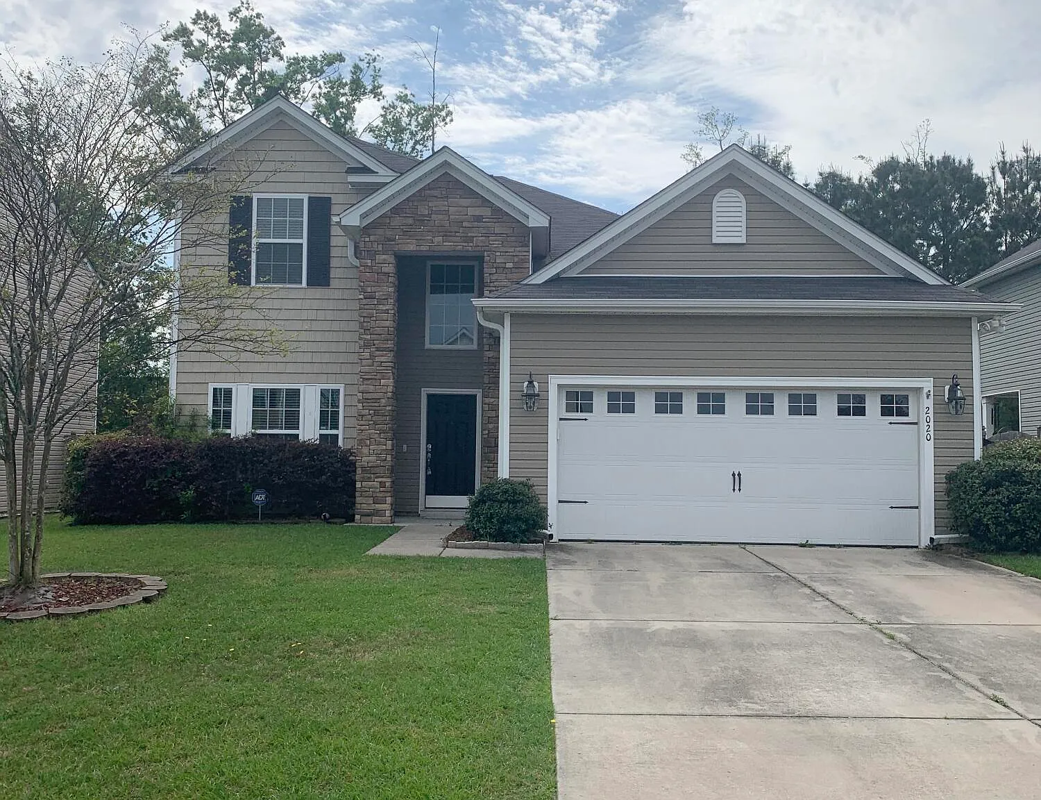 4 bed, 2.5 bath, 2073 sqft, $2,350 — Photo 1