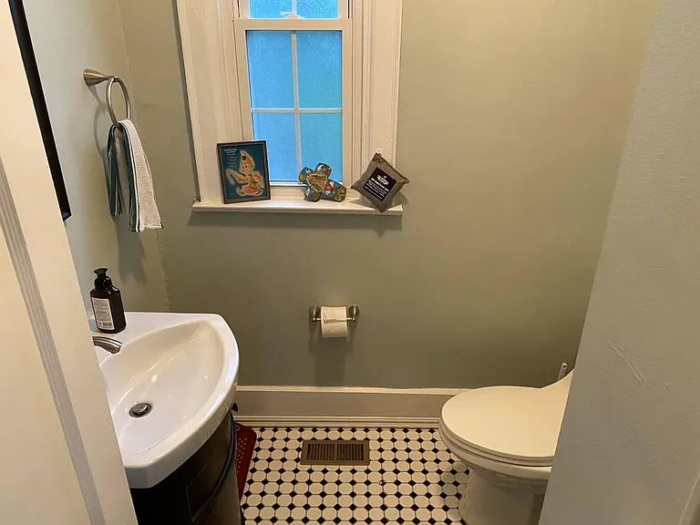 135 E Walnut St — Photo 12