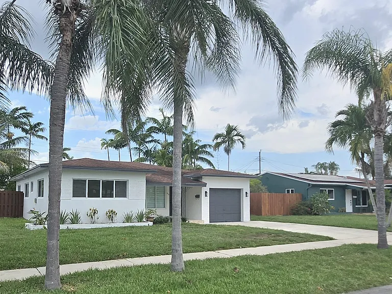 806 N 31st Ct — Photo 2