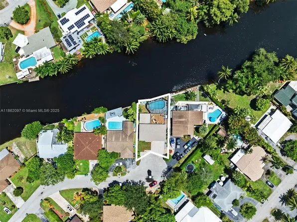 735 NW 35th St, Oakland Park, FL 33309