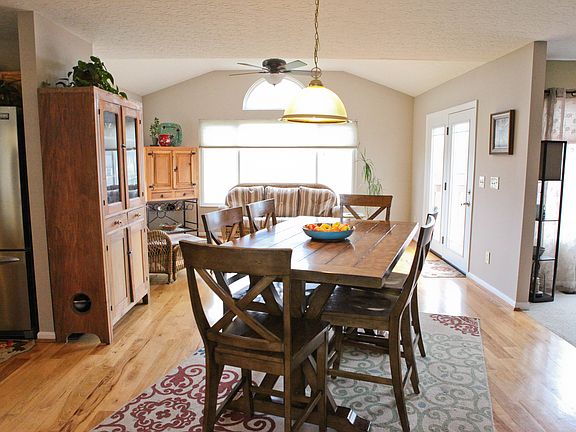 3rd image of 9098 Wisteria Ct