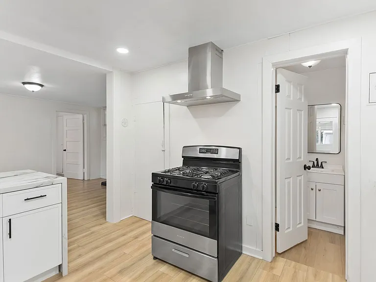 1359 Jasper Ave #2 — Photo 32