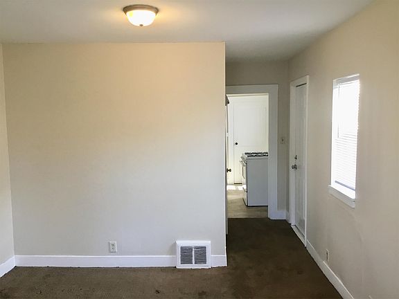 3rd image of 829 S 27th St #3