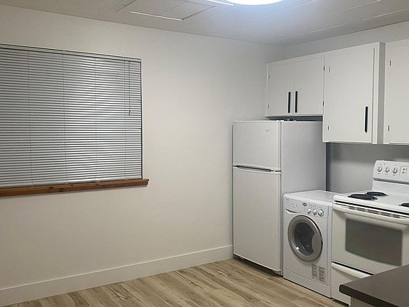 3rd image of 567 Lowry St