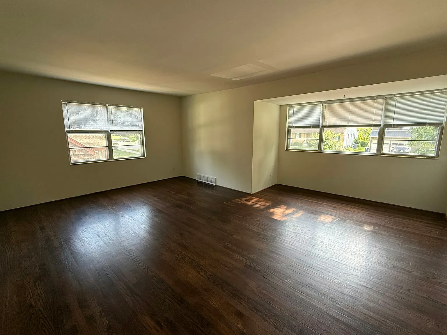 7616 Baltimore Avenue — Photo 4