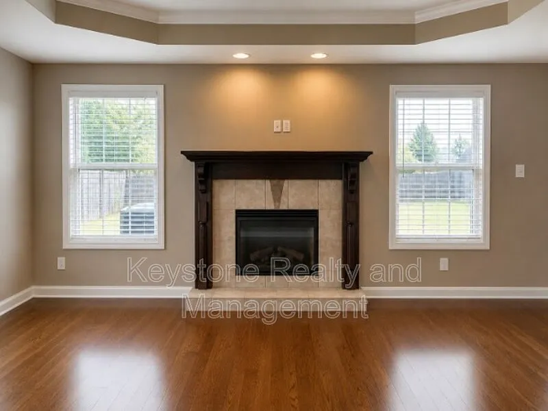 4 bed, 2.5 bath, 2296 sqft, $2,395 — Photo 4
