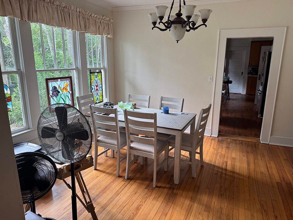 10th image of 204 E Hart Ave