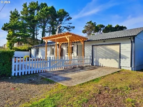 315 El Pino Ave, Lincoln City, OR 97367