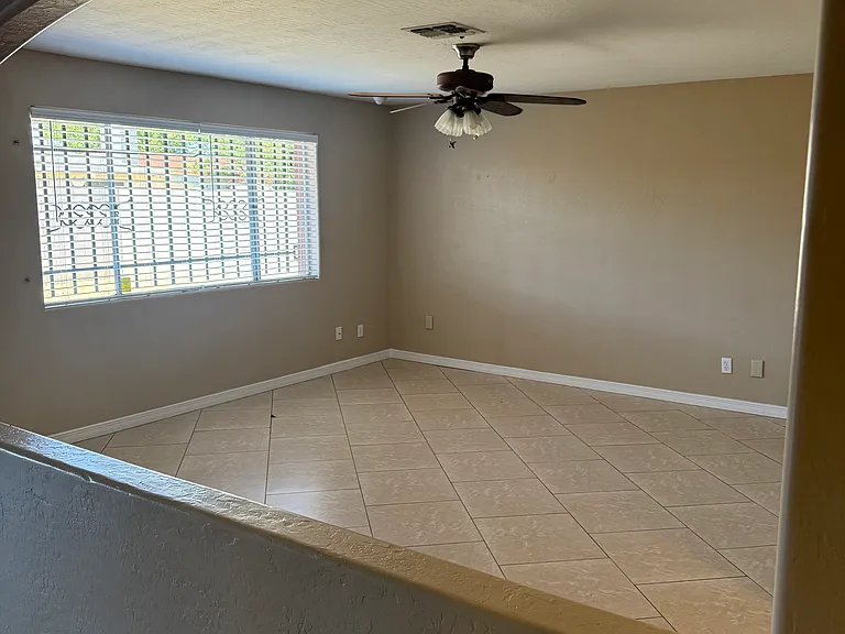 3628 W Oregon Ave — Photo 3