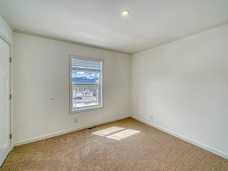 902 W 6th St — Photo 10