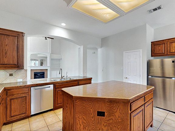 3rd image of 416 Creekside Dr