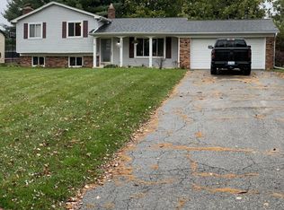 3575 Meadow View Dr, Oxford, MI 48371