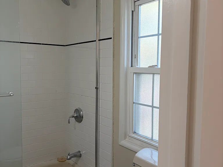 1825 Clinton Ave — Photo 12