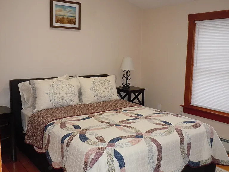 2nd queen bedroom.