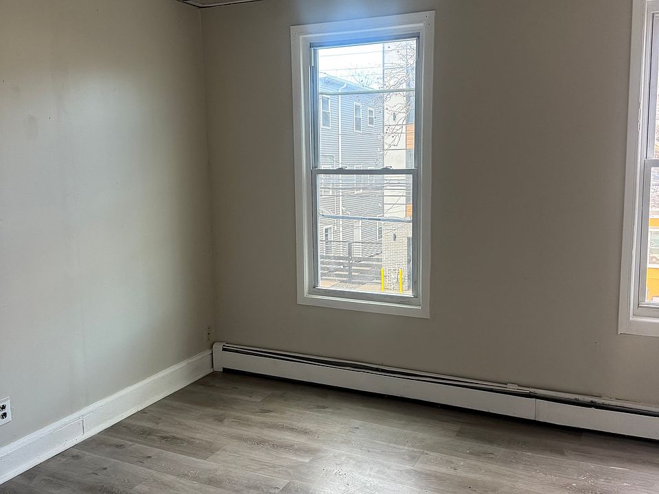 2nd image of 75 Garside St Floor 2