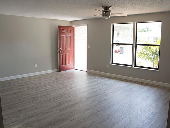 4th image of 654 Bay Lake Trl