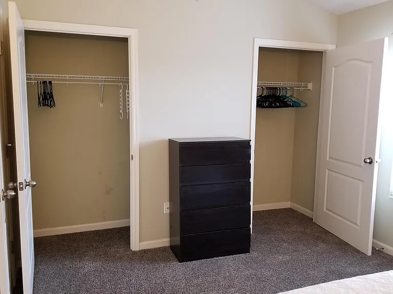 2nd bedroom double closet space