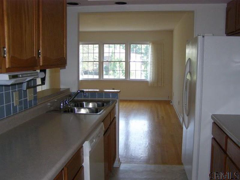 3rd image of 11-3 KENSINGTON Court