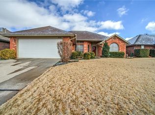 320 Longhorn Dr, Edmond, OK 73003