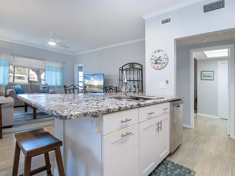 5920 Driftwood Ave — Photo 4