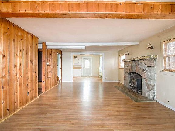 4th image of 569 S Woodland Dr