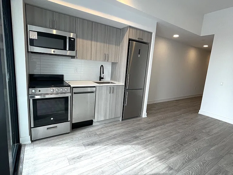 758 Dovercourt Rd #607 — Photo 4