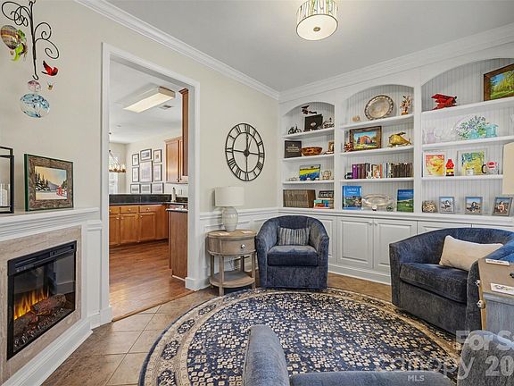 5th image of 9460 Brighthaven Ln