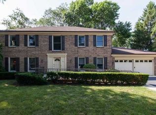2811 Canterbury Dr, Northbrook, IL
