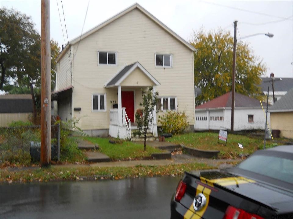 2nd image of 834 Seneca St
