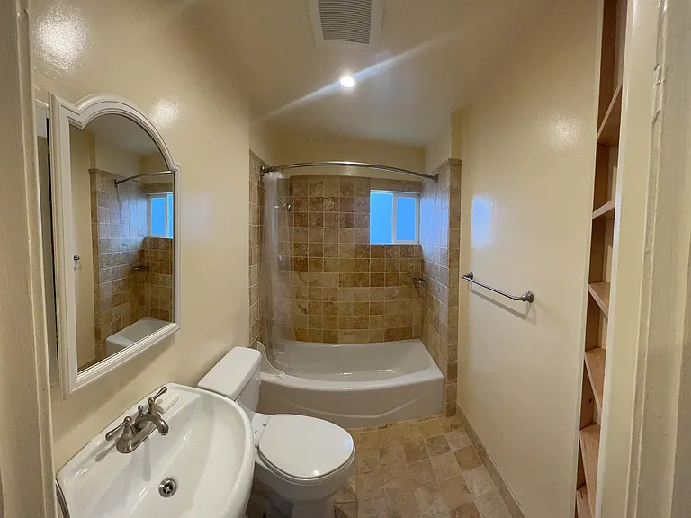 1340 Kains Ave — Photo 10