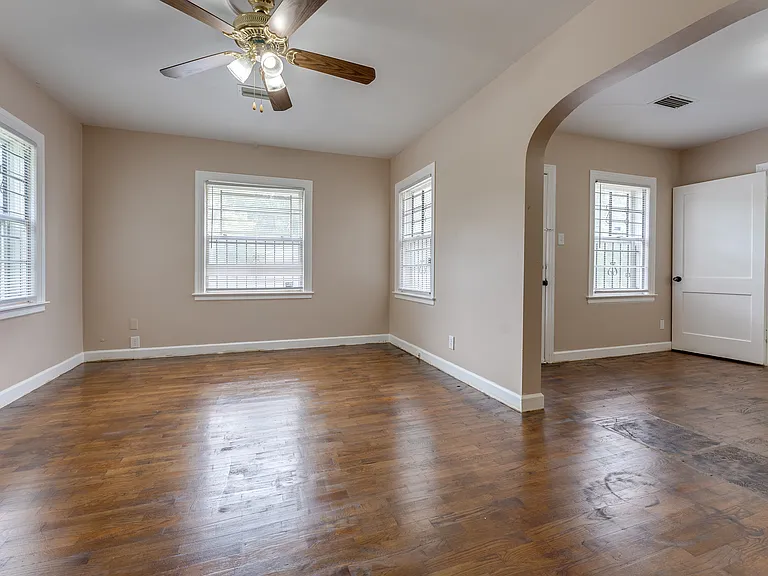 1500 W Short 17th St — Photo 25