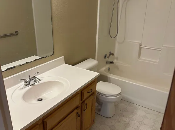 Sunvilla Apartments, 911 W 16th St #1, Mount Pleasant, TX 75455