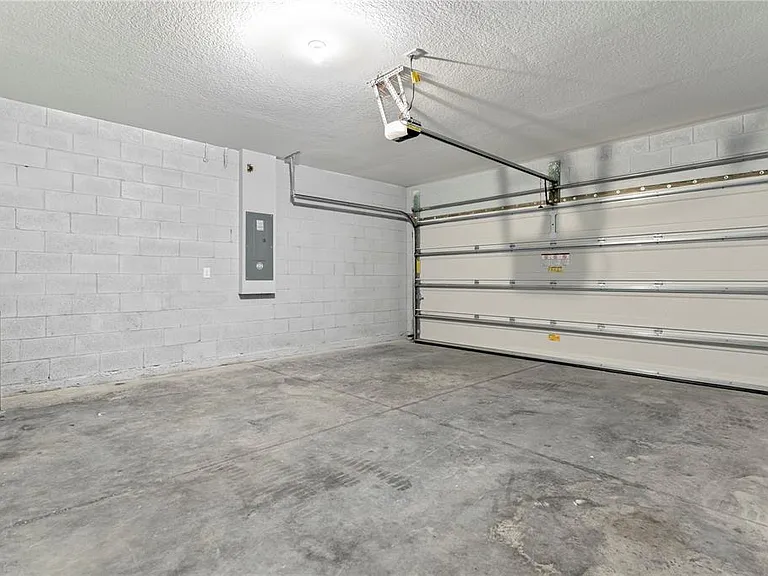1582 Finnigan Cir — Photo 29