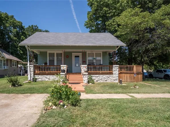 145 E 3rd Ave, Garnett, KS 66032