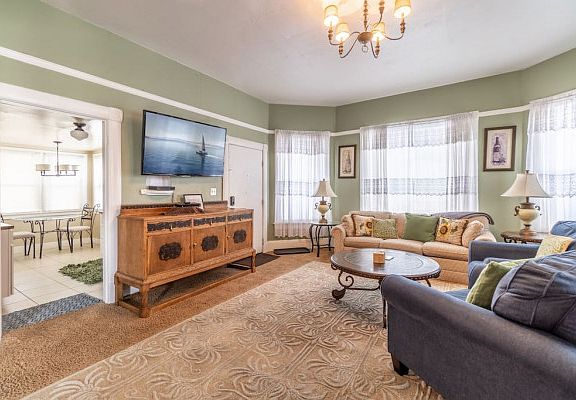 2nd image of 540 W 2nd St #2