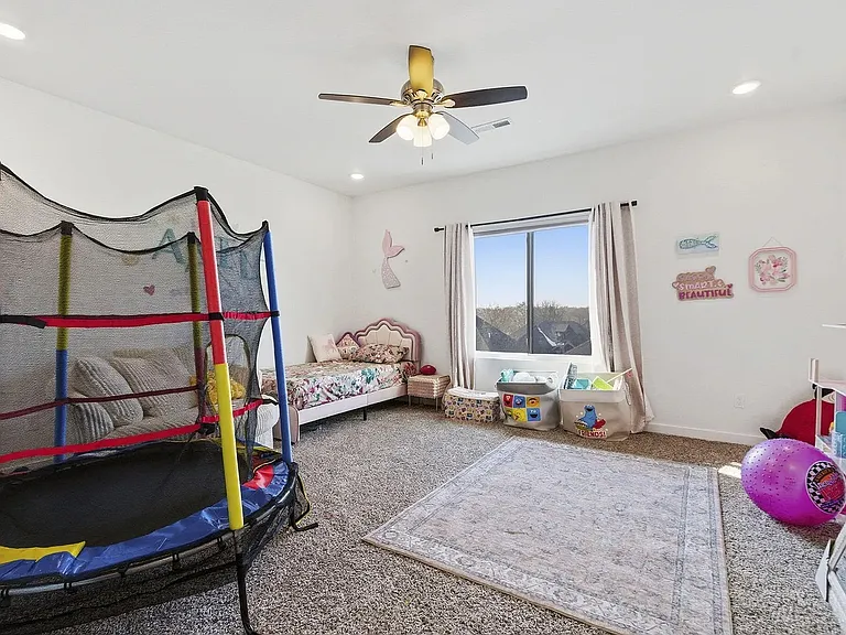 703 S Hickory Dr — Photo 37