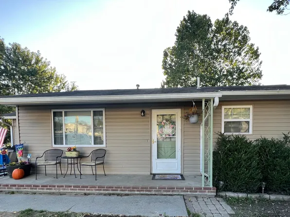 201 Hidden Valley Dr, Oak Hill, WV 25901