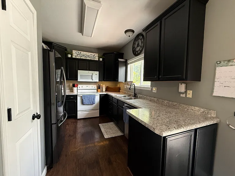 4421 Megan Ct NW — Photo 9