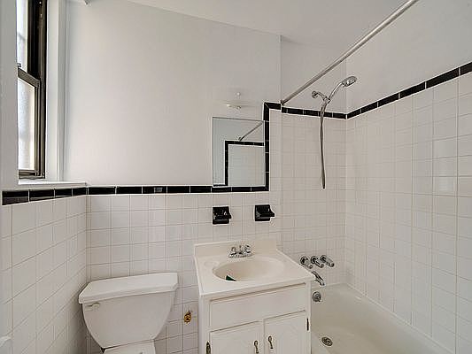4th image of 4334 49th St APT 5J