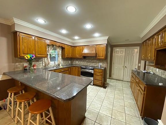 3rd image of 420 Royal Oak Dr