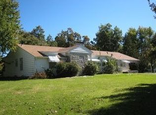 1106 S Jefferson Ave, Aurora, MO 65605