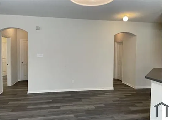 608 Creekside Dr — Photo 2